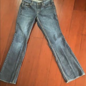 Low Rise Bootcut Curvy Jeans